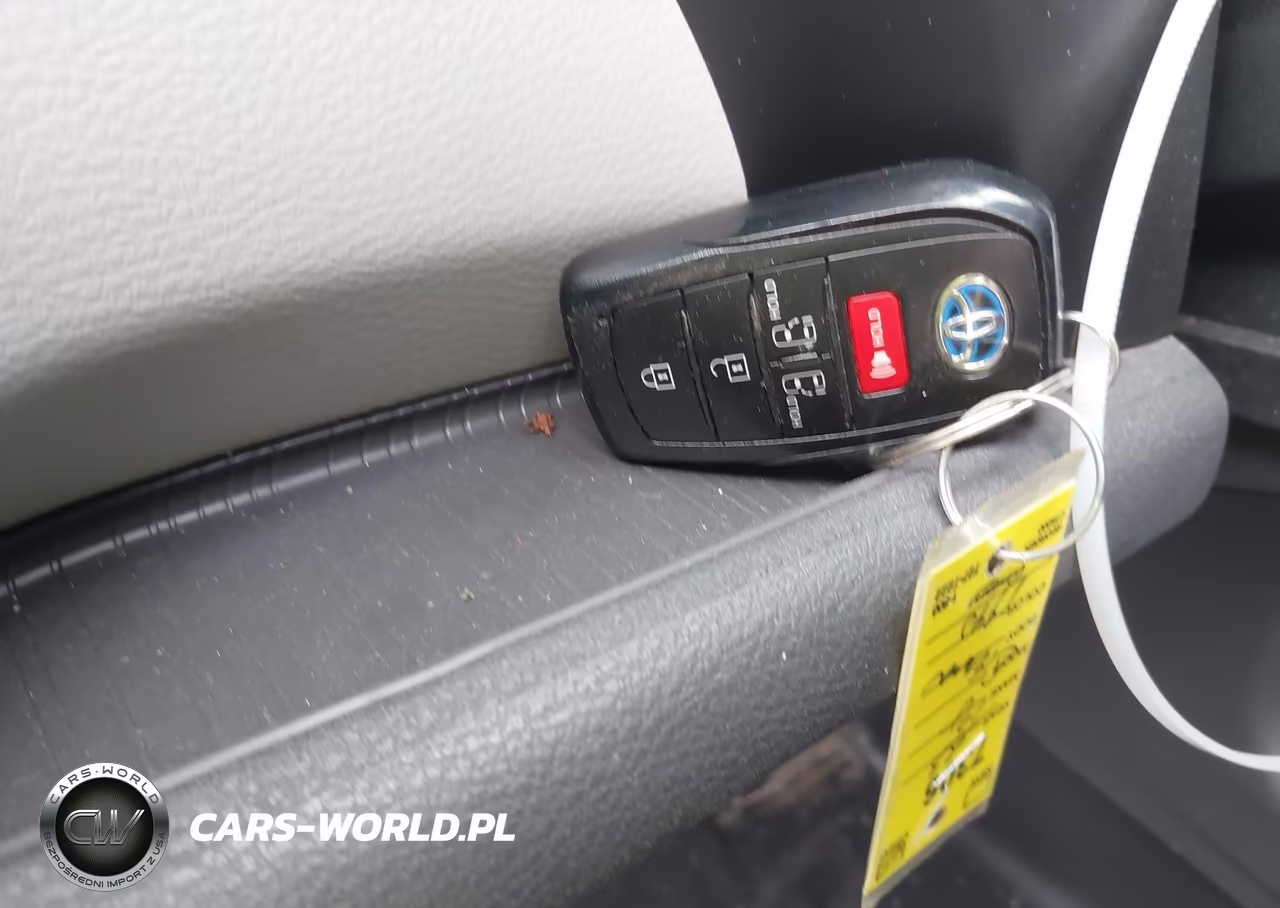 2023 Toyota Sienna Le VIN:5TDKRKEC9PS151990 - 11
