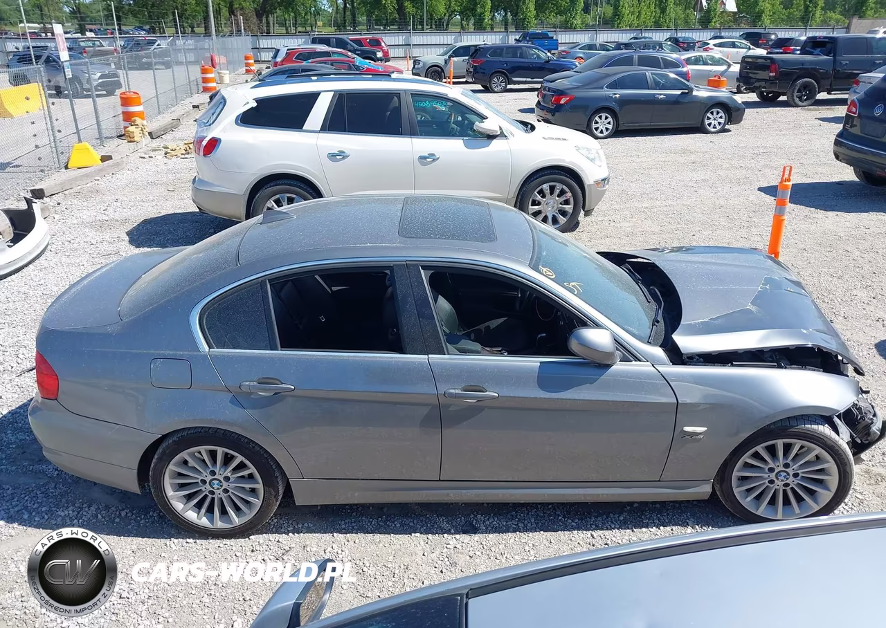 2011 BMW 335 Xi VIN:WBAPL5G59BNN23573 - 14