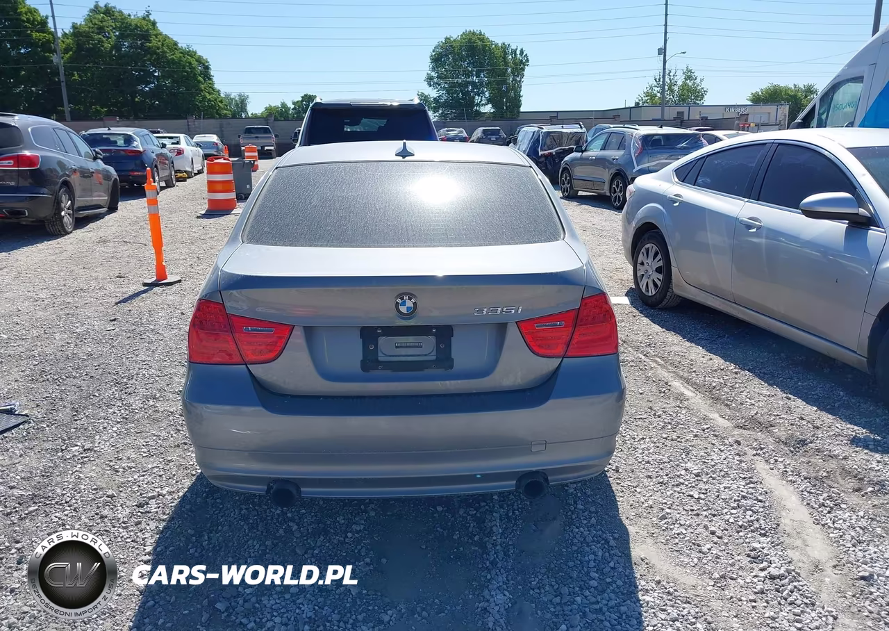 2011 BMW 335 Xi VIN:WBAPL5G59BNN23573 - 17