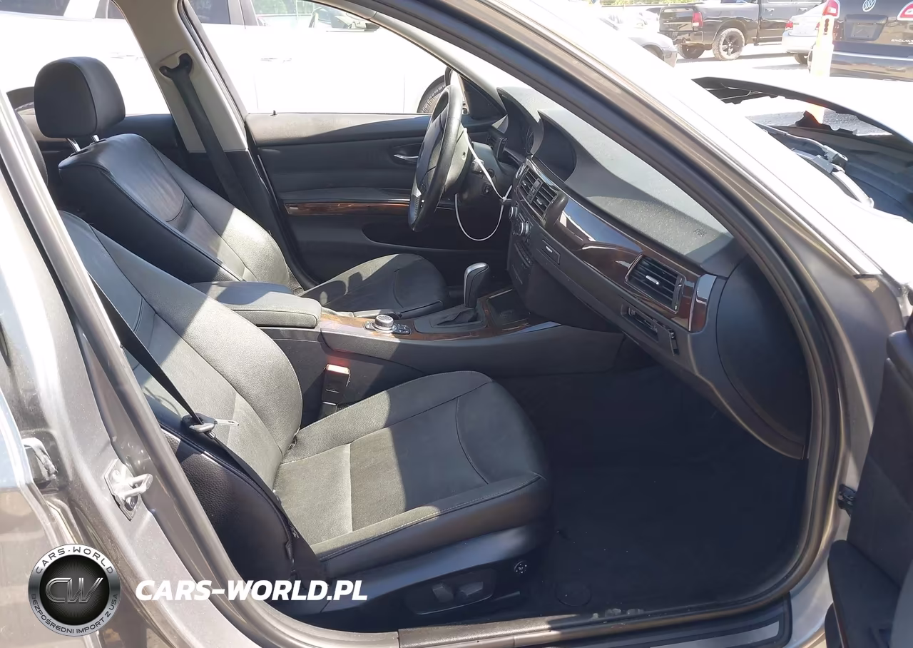 2011 BMW 335 Xi VIN:WBAPL5G59BNN23573 - 5