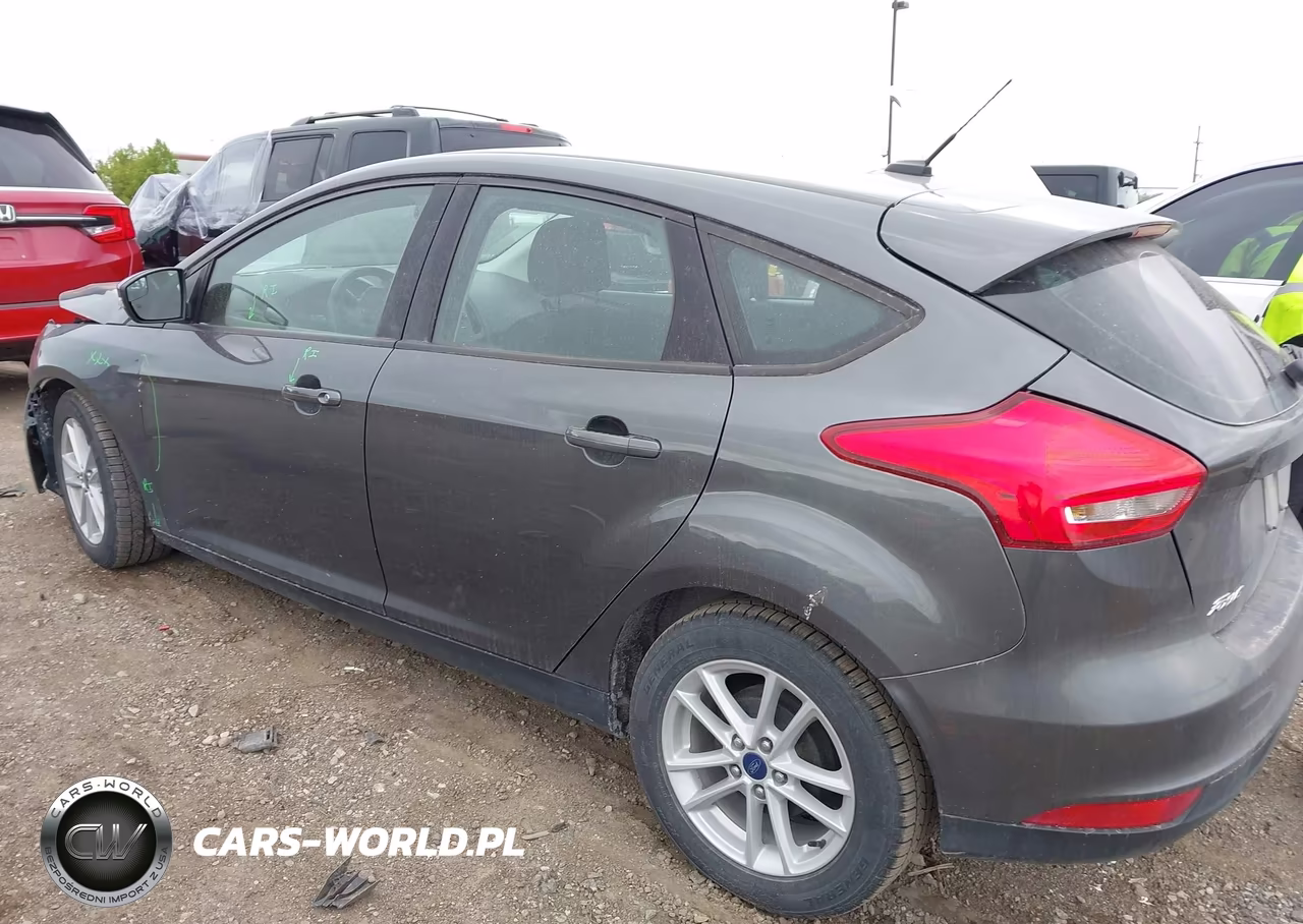 2018 Ford Focus Se VIN:1FADP3K27JL216169 - 14