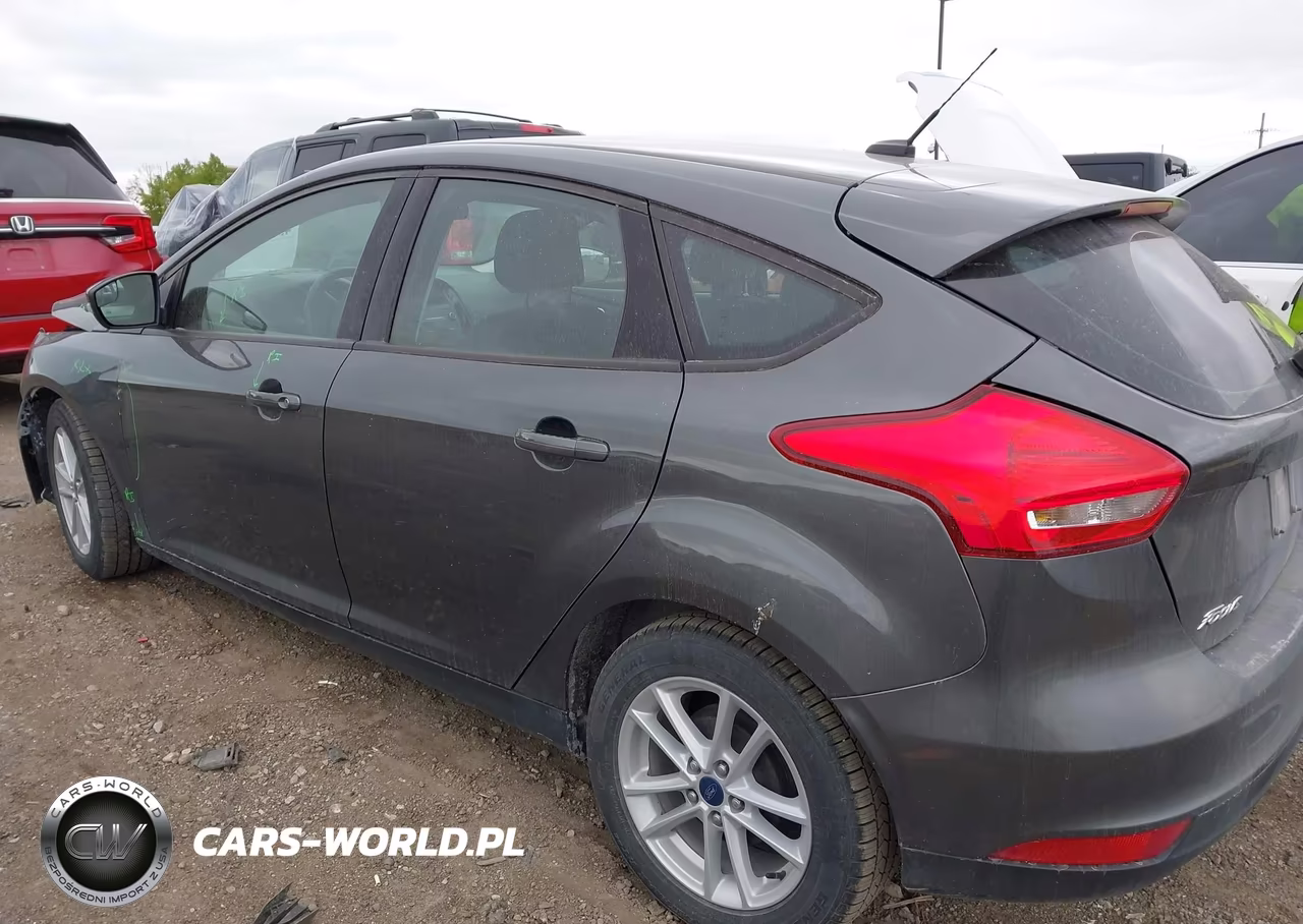 2018 Ford Focus Se VIN:1FADP3K27JL216169 - 3