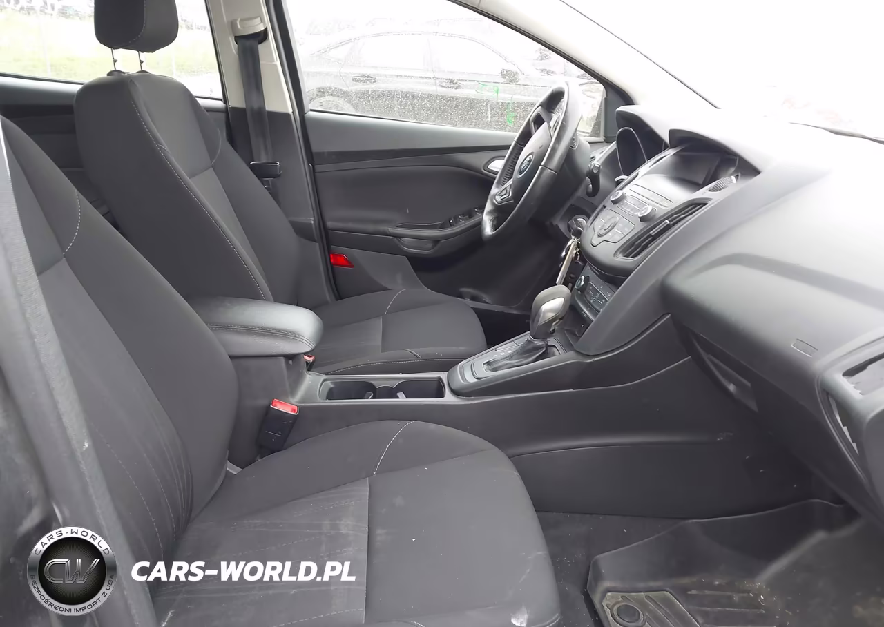 2018 Ford Focus Se VIN:1FADP3K27JL216169 - 5