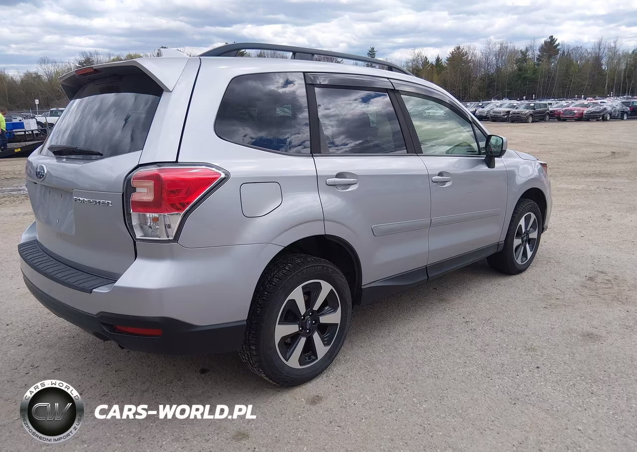 2018 Subaru Forester 2.5I Premium VIN:JF2SJAEC6JH520268 - 4