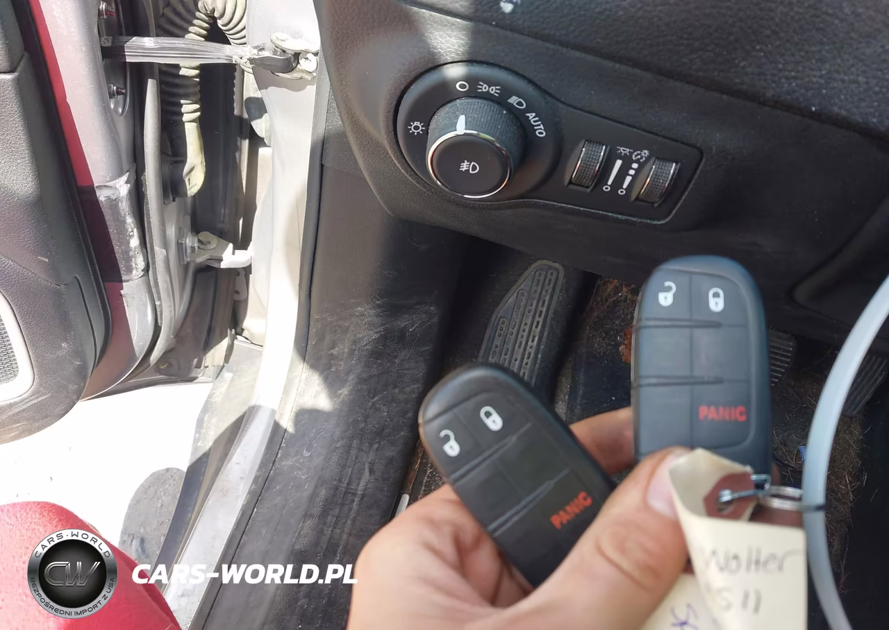 2018 Jeep Compass Latitude 4X4 VIN:3C4NJDBB4JT456211 - 11