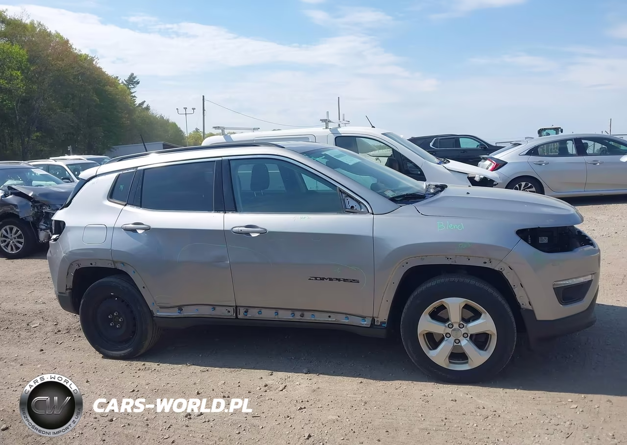 2018 Jeep Compass Latitude 4X4 VIN:3C4NJDBB4JT456211 - 13