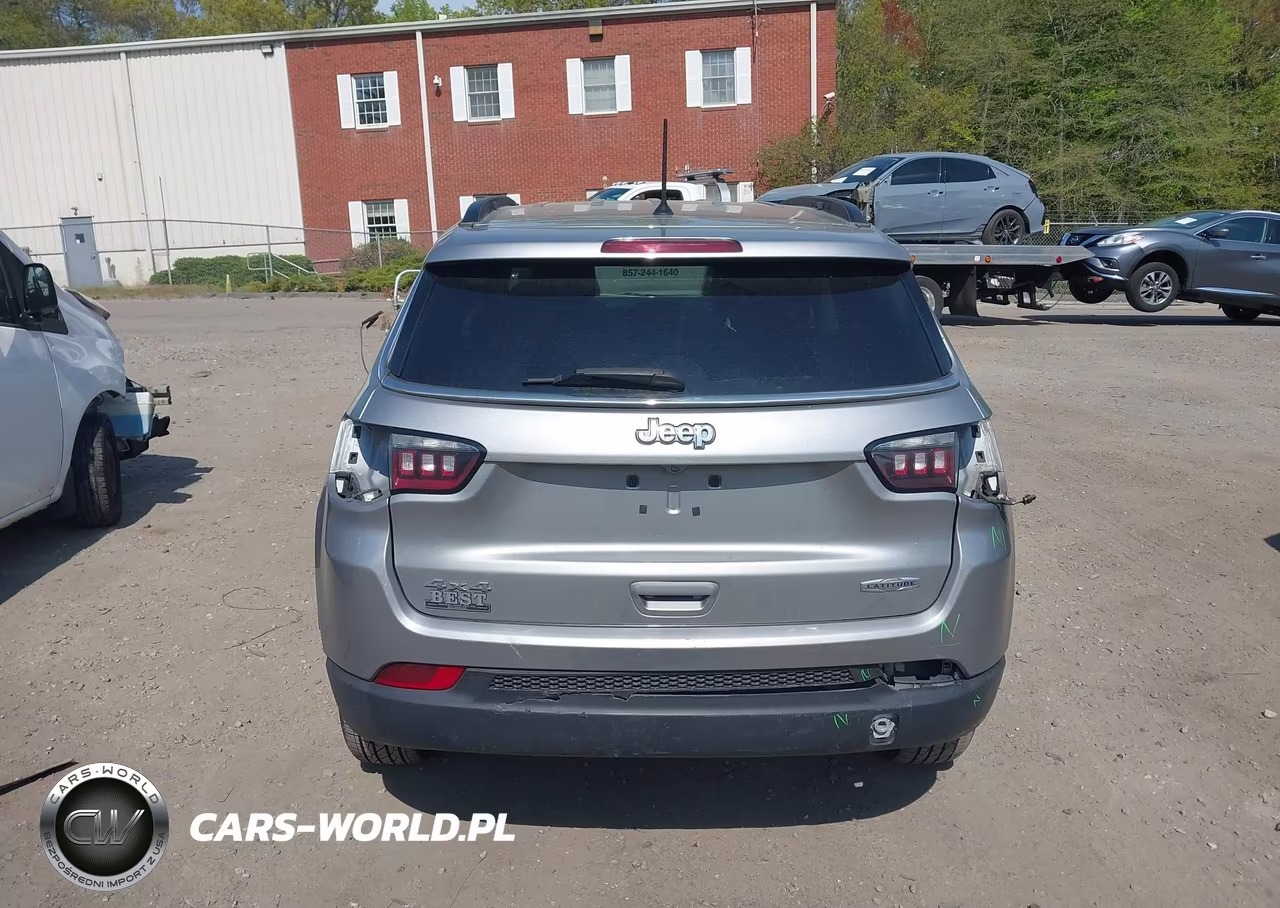 2018 Jeep Compass Latitude 4X4 VIN:3C4NJDBB4JT456211 - 16