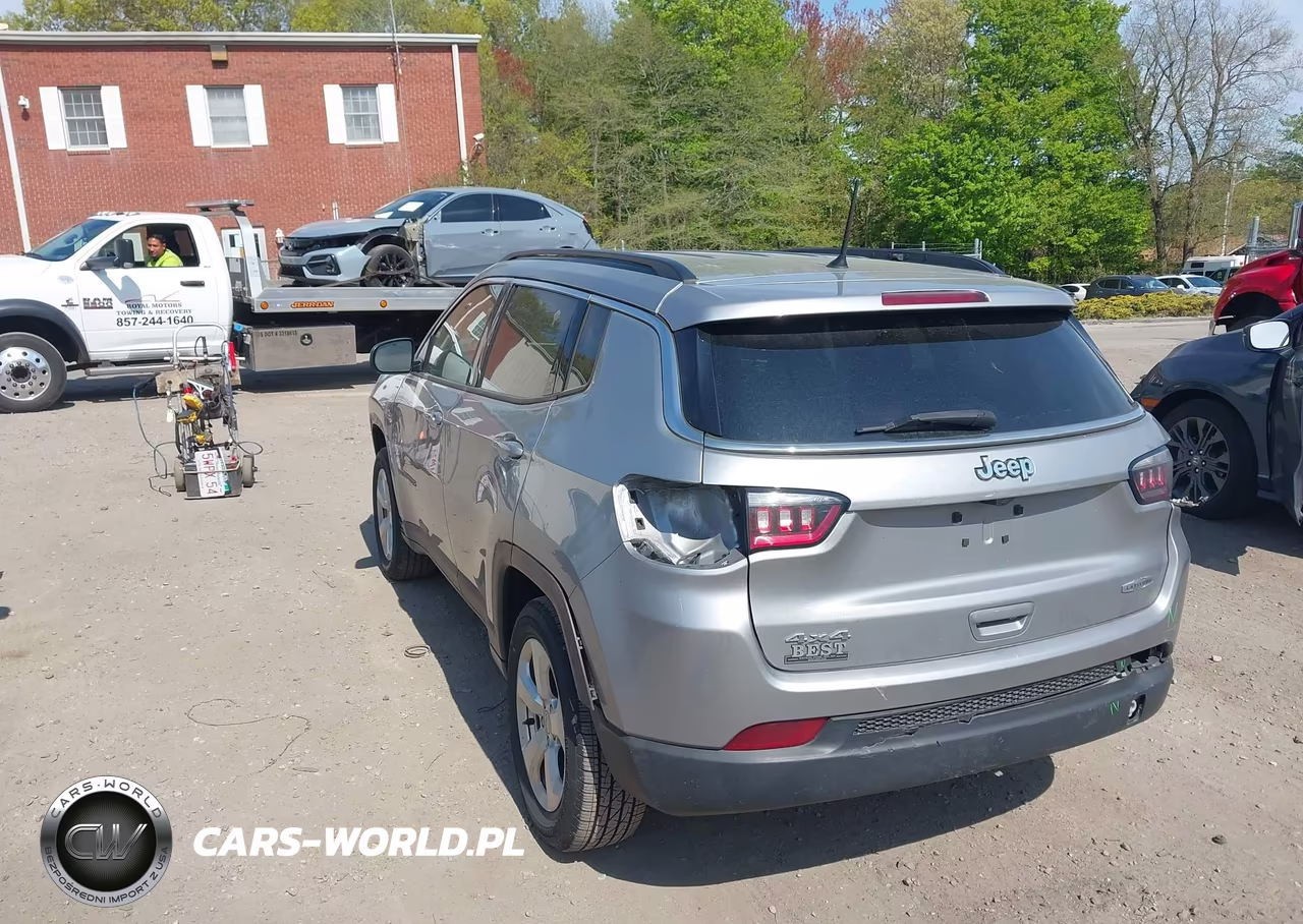 2018 Jeep Compass Latitude 4X4 VIN:3C4NJDBB4JT456211 - 3