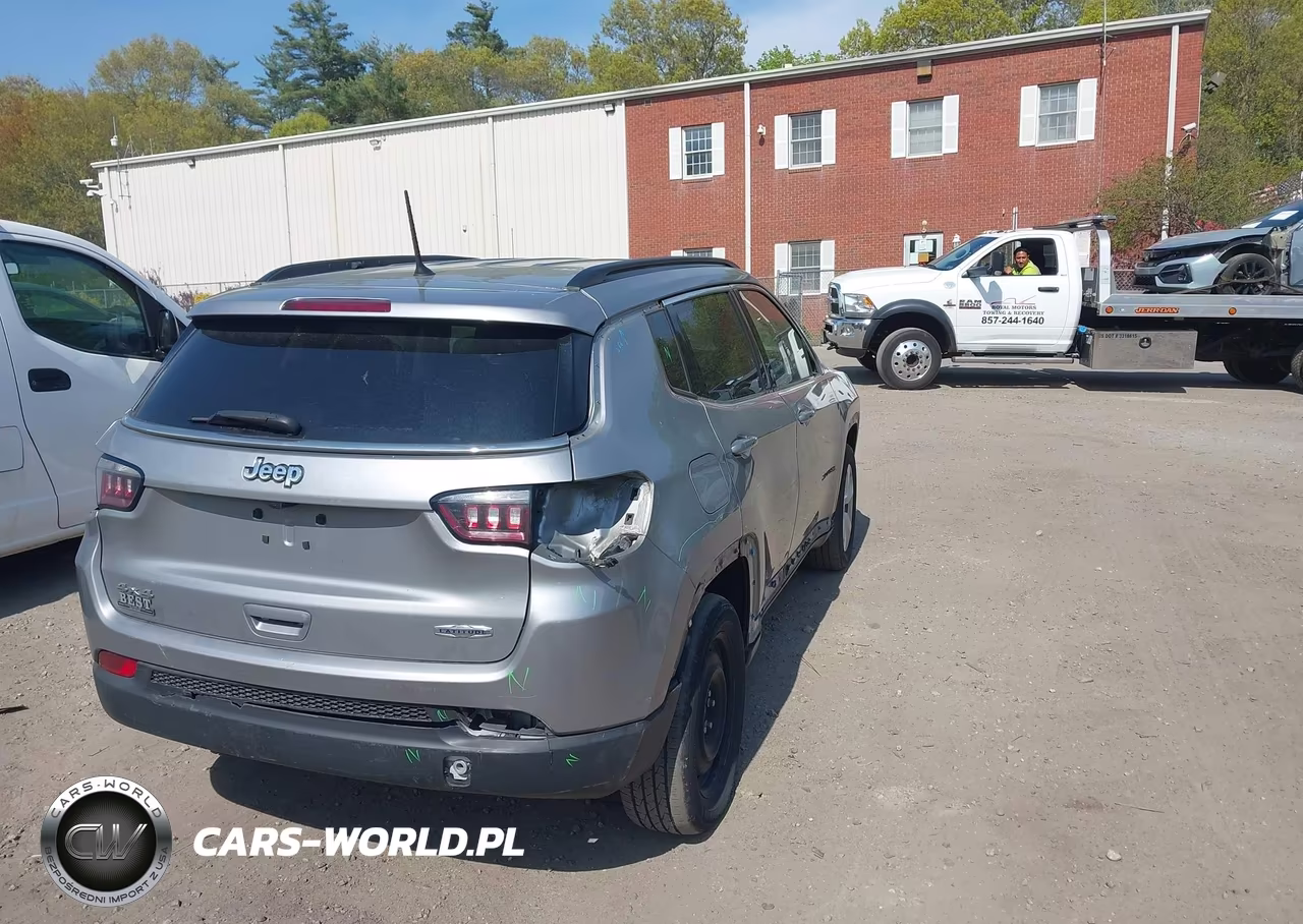 2018 Jeep Compass Latitude 4X4 VIN:3C4NJDBB4JT456211 - 4