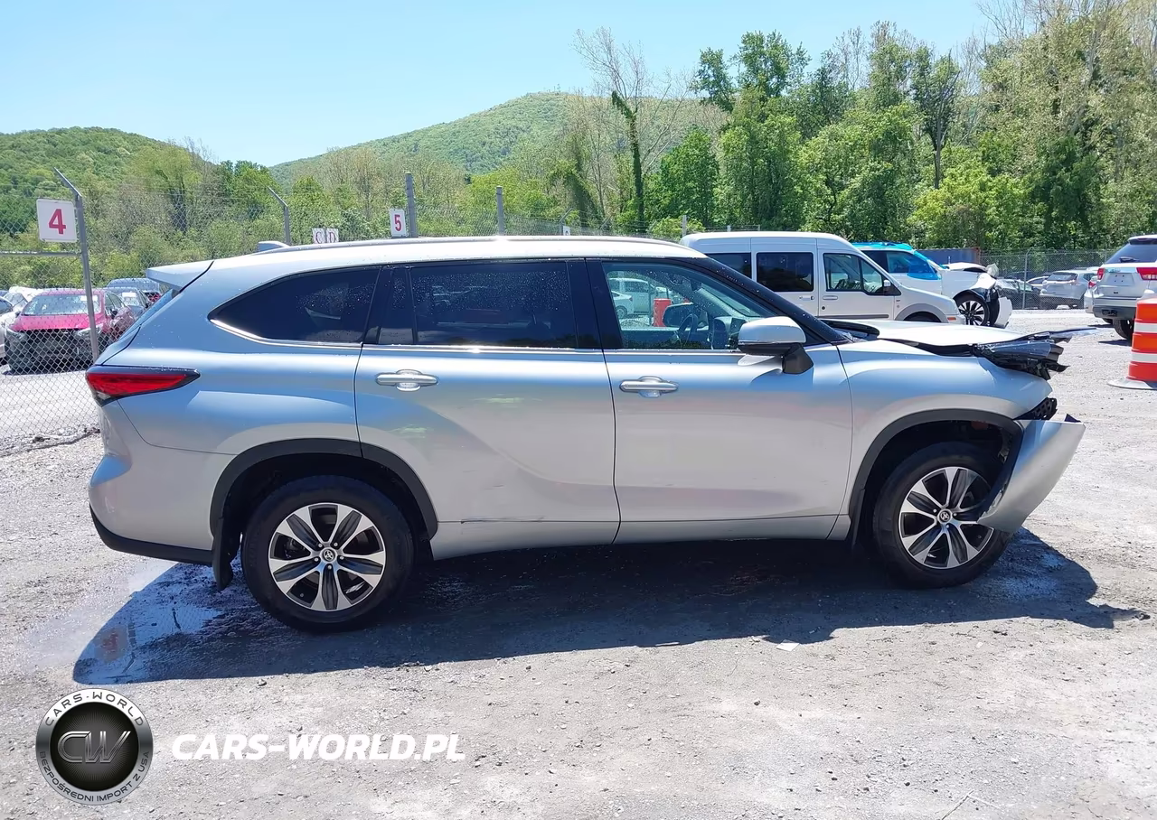 2022 Toyota Highlander Xle VIN:5TDGZRBHXNS585573 - 13