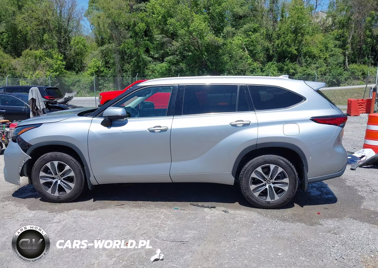 2022 Toyota Highlander Xle VIN:5TDGZRBHXNS585573 - 14