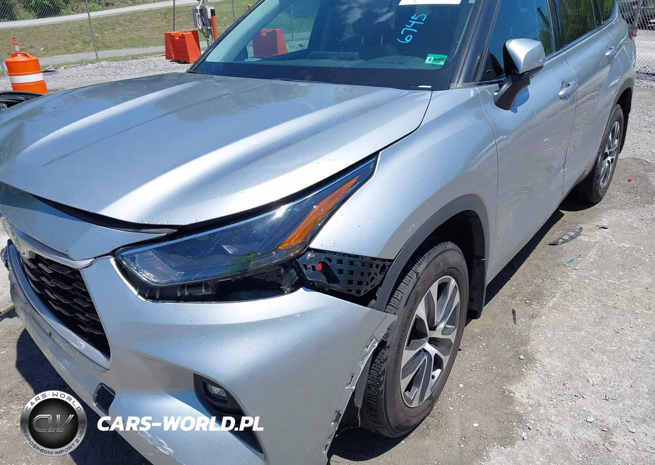 2022 Toyota Highlander Xle VIN:5TDGZRBHXNS585573 - 17