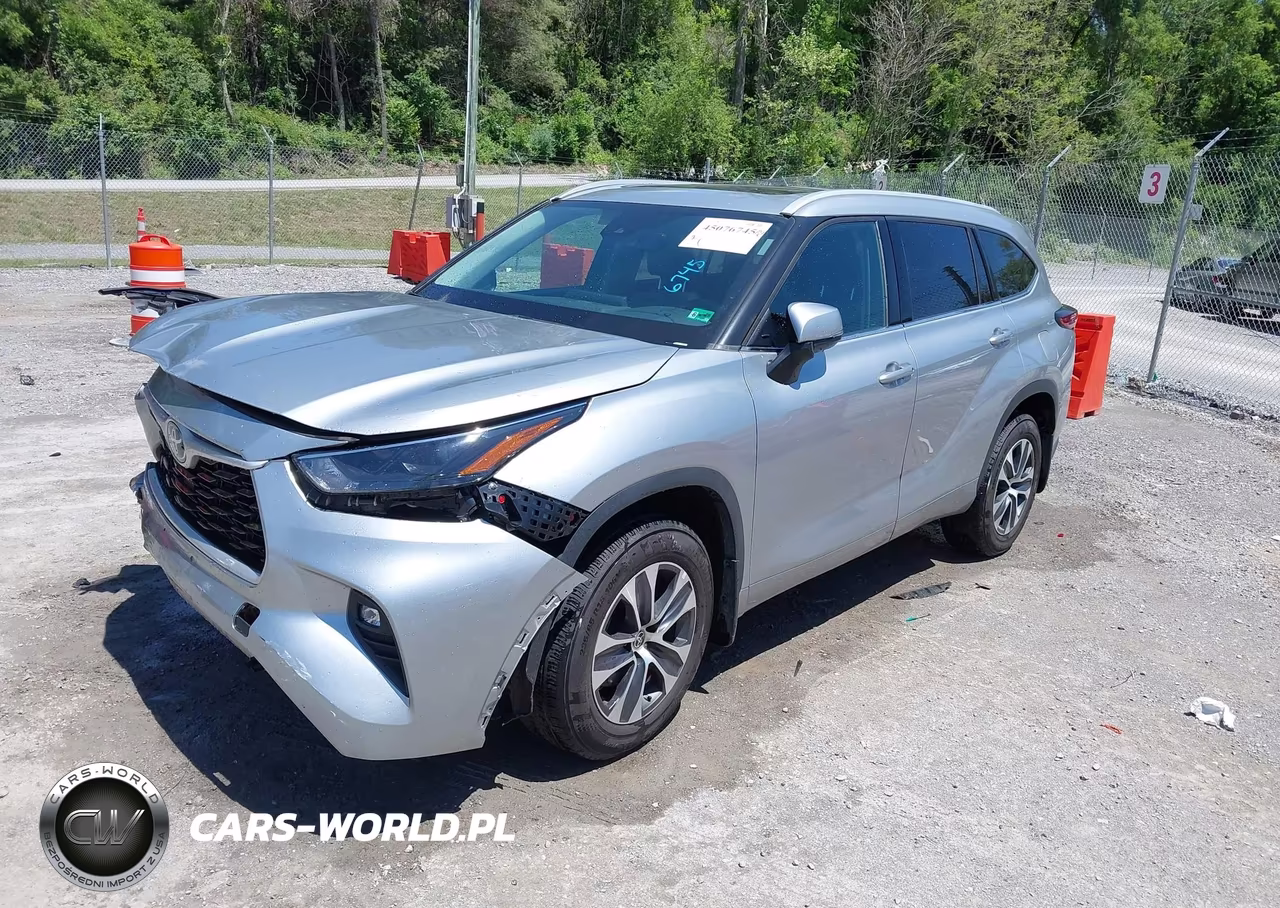 2022 Toyota Highlander Xle VIN:5TDGZRBHXNS585573 - 2