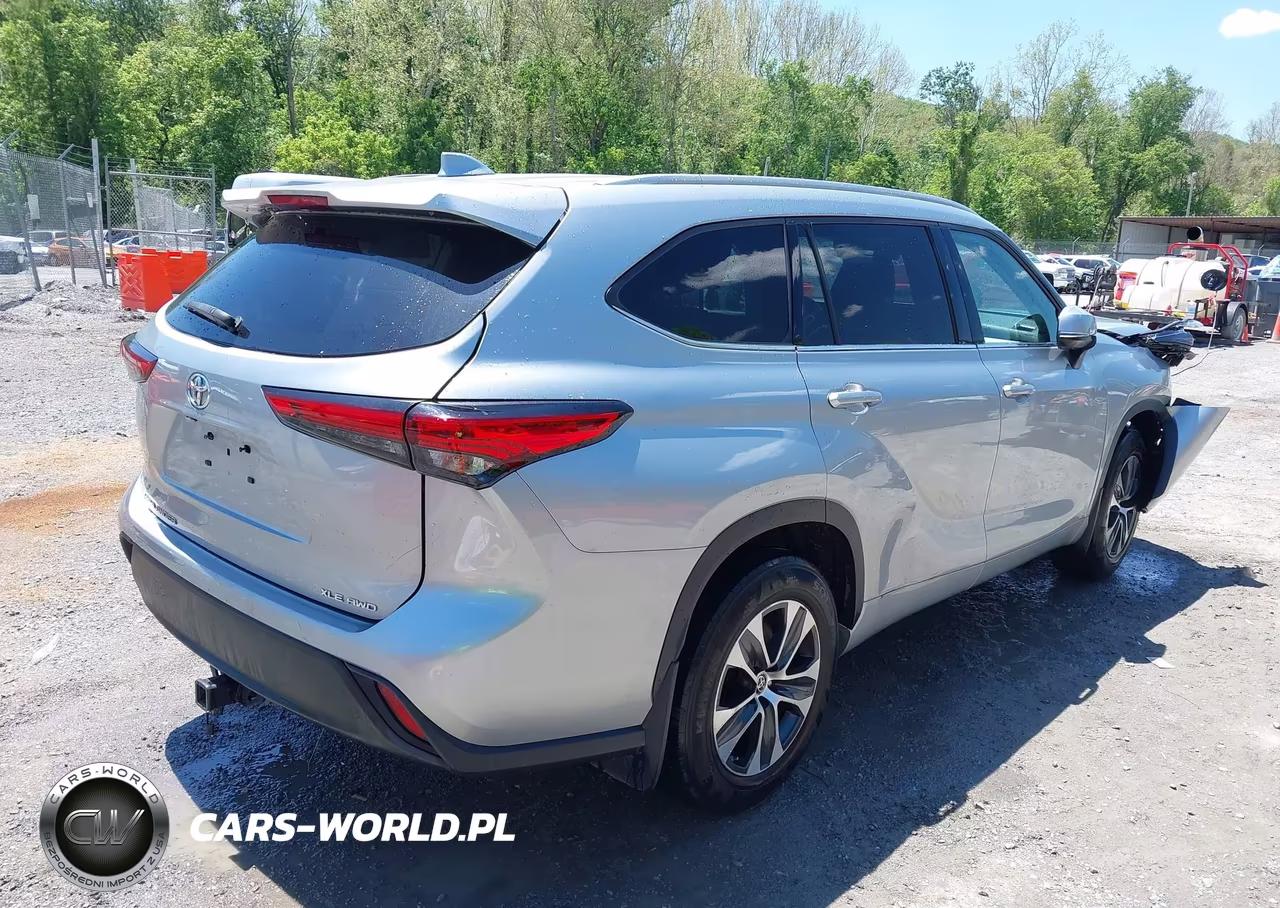 2022 Toyota Highlander Xle VIN:5TDGZRBHXNS585573 - 4