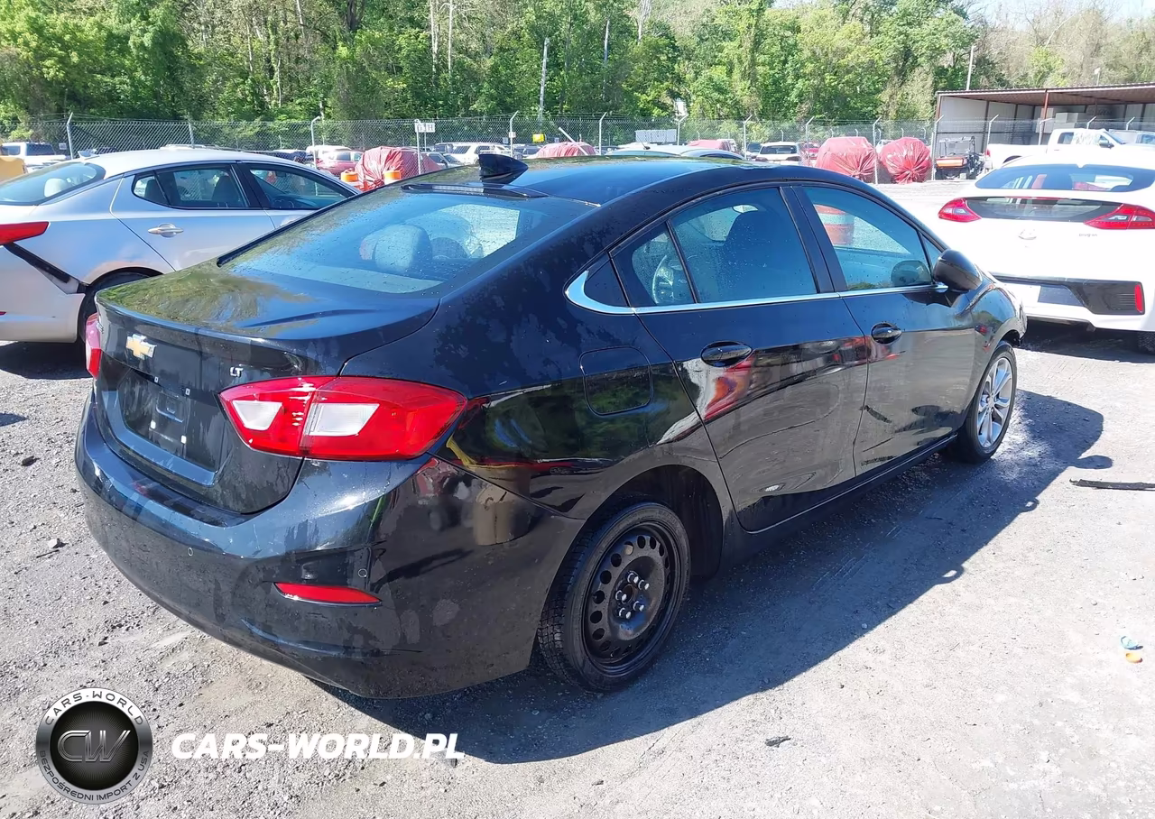 2019 Chevrolet Cruze Lt VIN:1G1BE5SM4K7134729 - 4