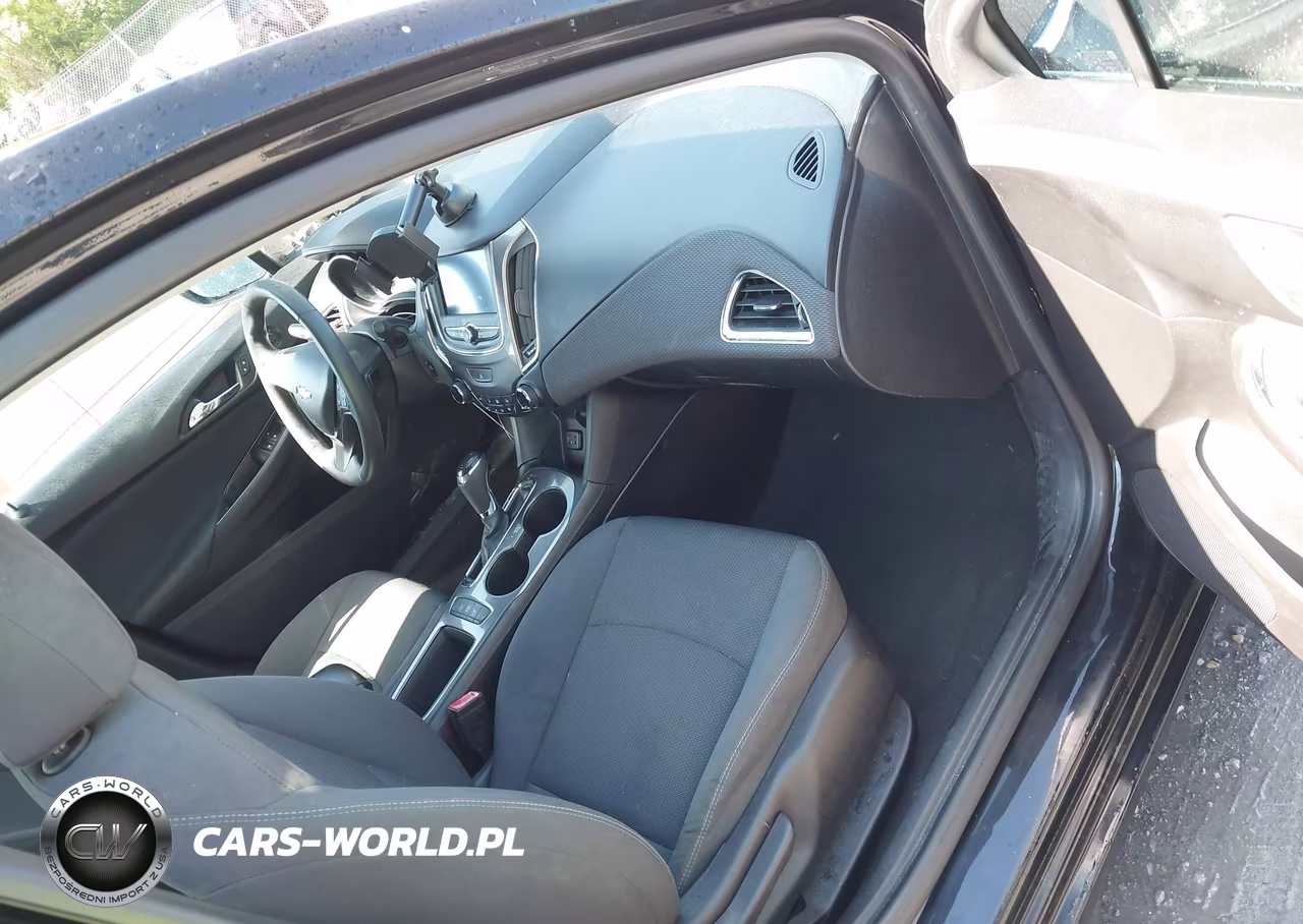 2019 Chevrolet Cruze Lt VIN:1G1BE5SM4K7134729 - 5