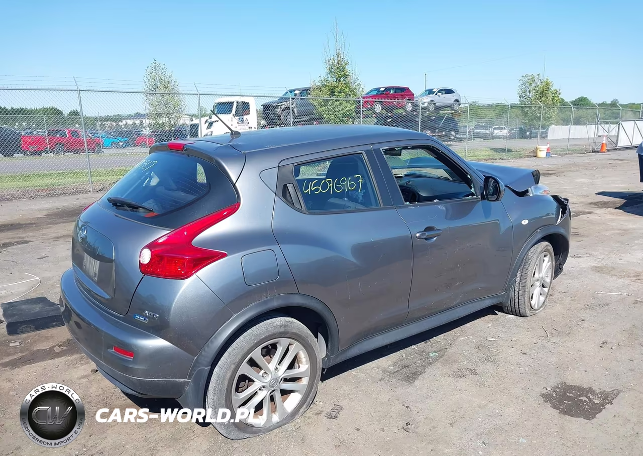 2014 Nissan Juke S VIN:JN8AF5MV8ET355711 - 4