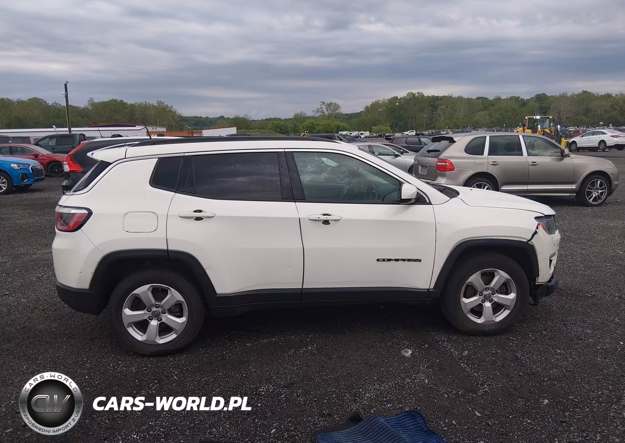 2018 Jeep Compass Latitude 4X4 VIN:3C4NJDBB3JT175808 - 13
