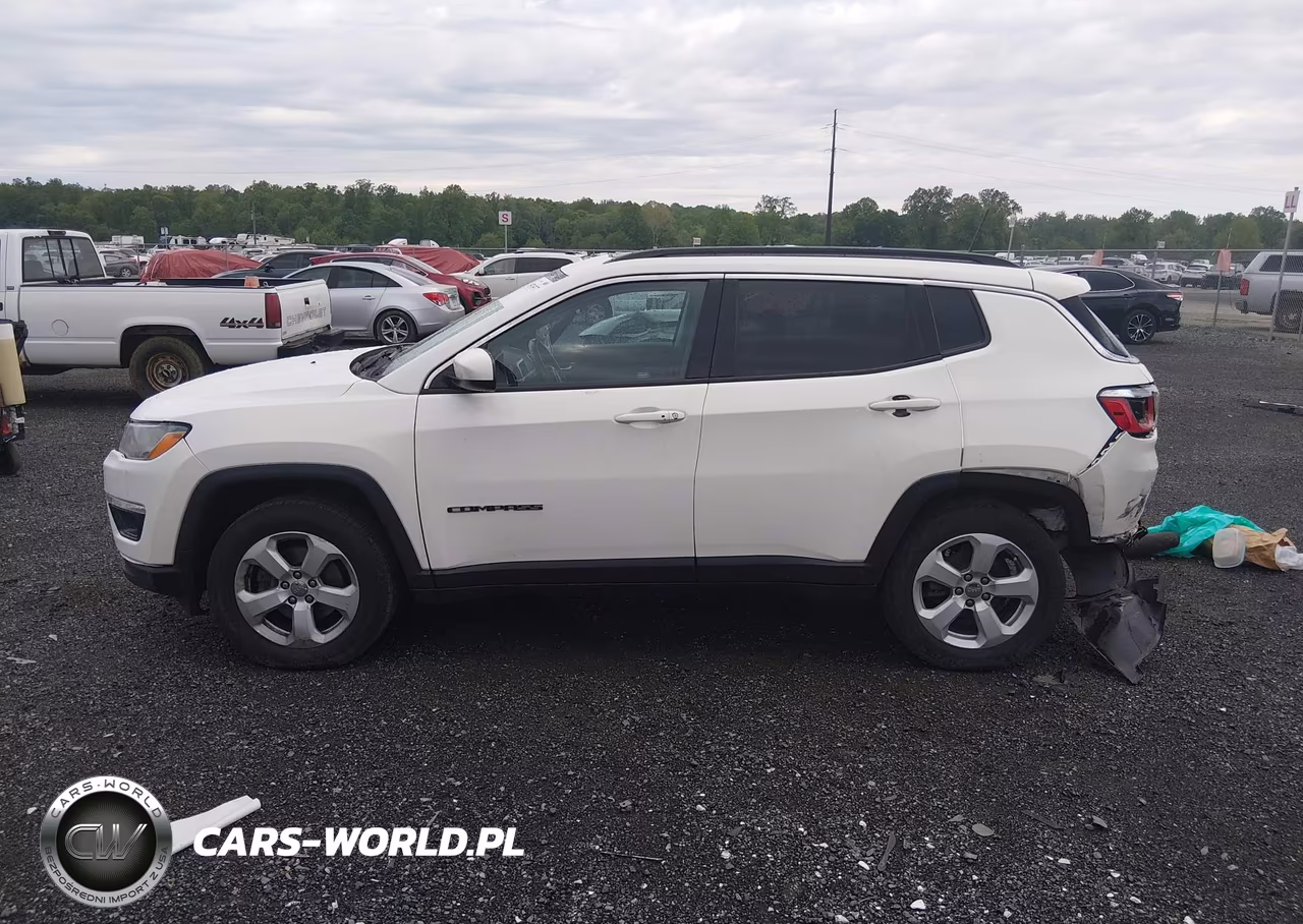 2018 Jeep Compass Latitude 4X4 VIN:3C4NJDBB3JT175808 - 14