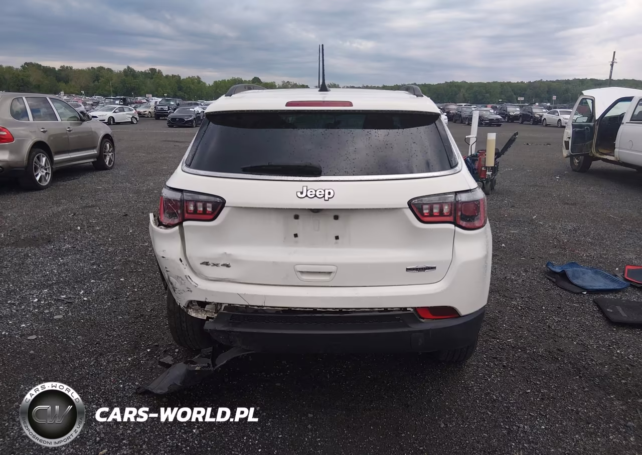 2018 Jeep Compass Latitude 4X4 VIN:3C4NJDBB3JT175808 - 15