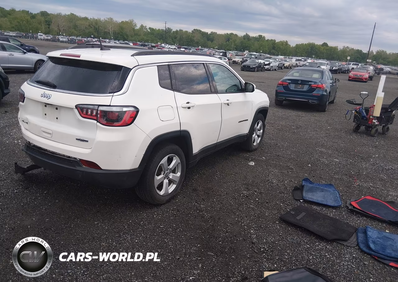 2018 Jeep Compass Latitude 4X4 VIN:3C4NJDBB3JT175808 - 4