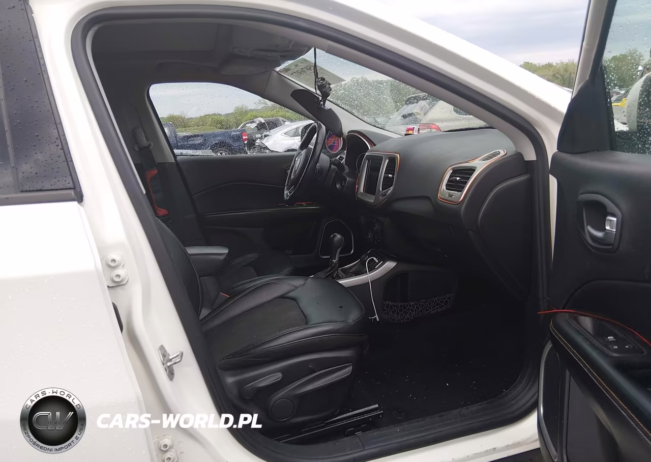2018 Jeep Compass Latitude 4X4 VIN:3C4NJDBB3JT175808 - 5