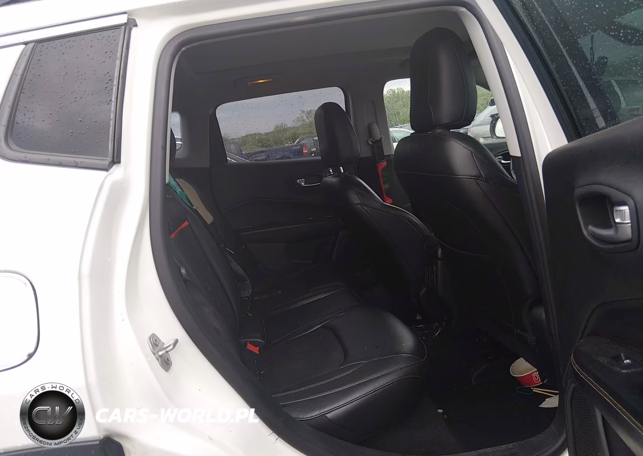 2018 Jeep Compass Latitude 4X4 VIN:3C4NJDBB3JT175808 - 8