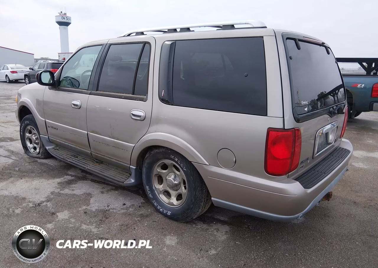 2000 Lincoln Navigator VIN:5LMFU28A0YLJ16745 - 3