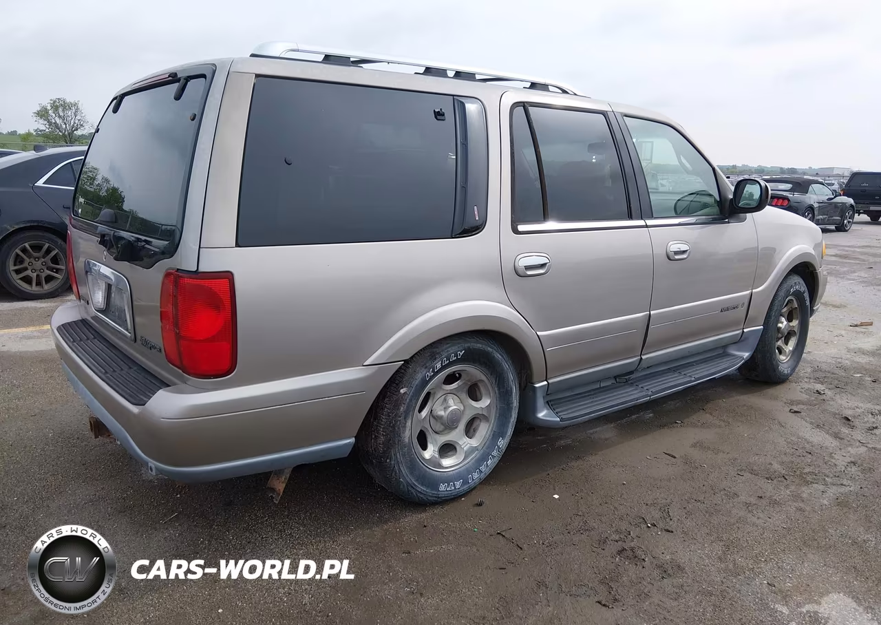2000 Lincoln Navigator VIN:5LMFU28A0YLJ16745 - 4