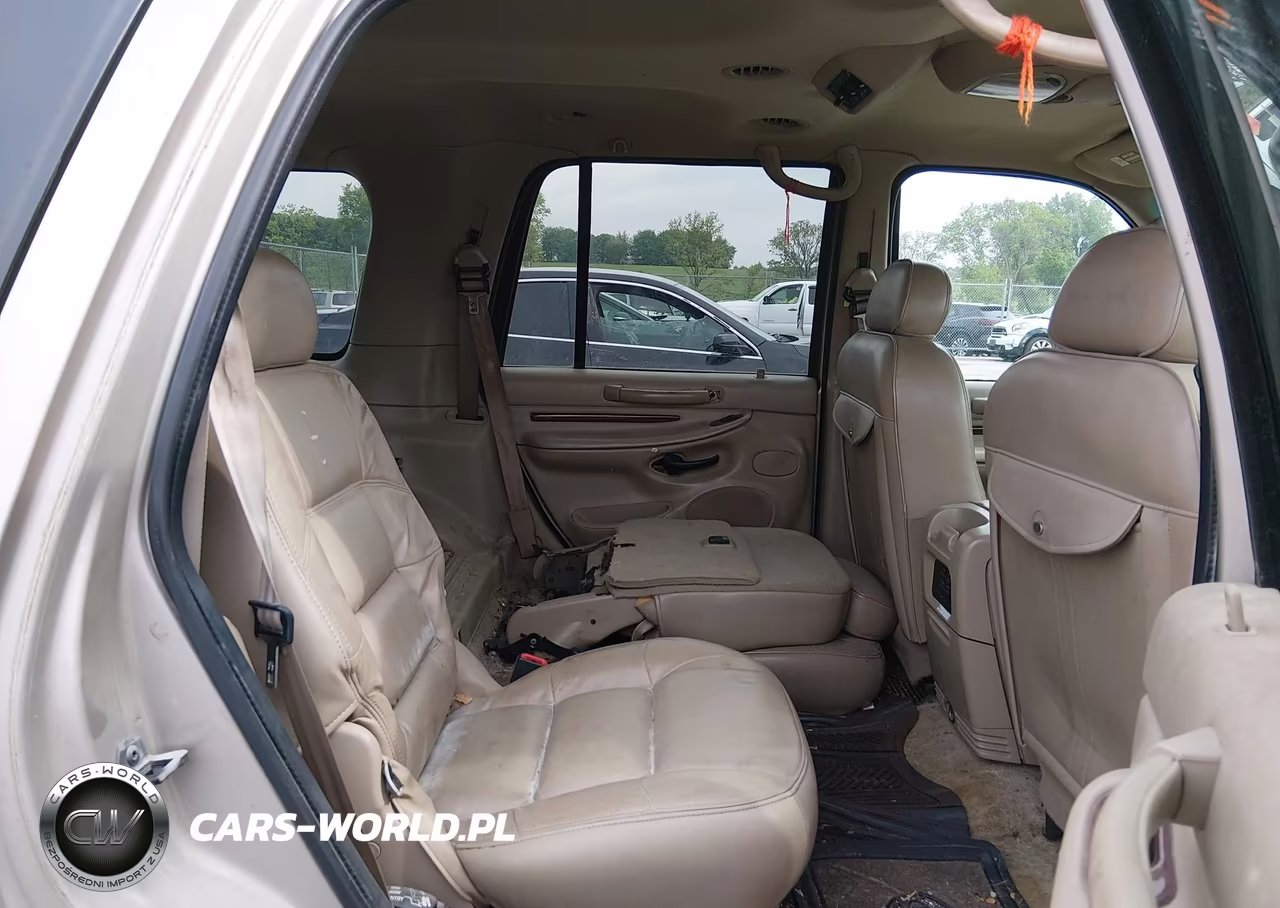 2000 Lincoln Navigator VIN:5LMFU28A0YLJ16745 - 8
