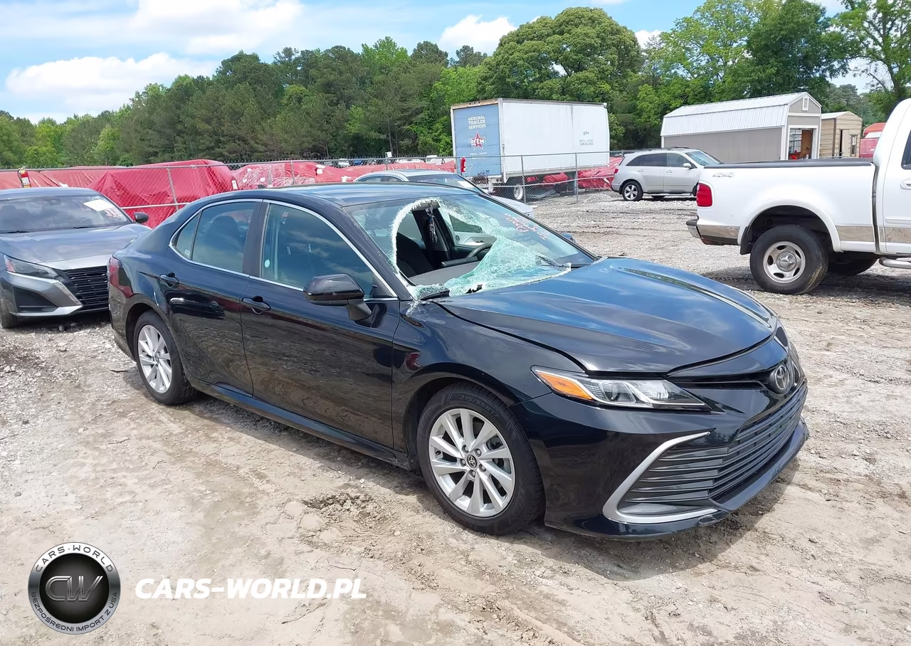 2021 Toyota Camry Le – zdjęcie 1 z 16