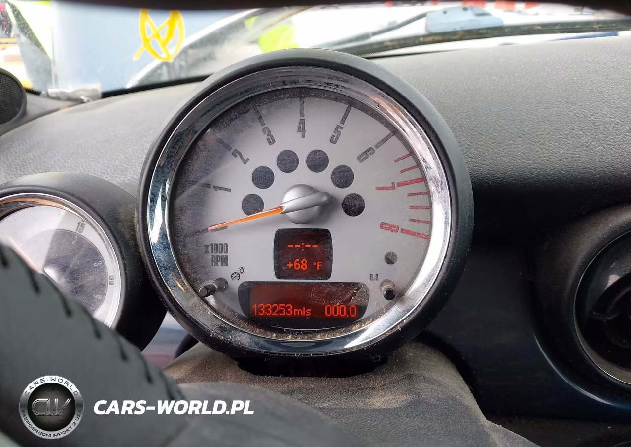 2009 Mini Cooper VIN:WMWMR33529TU96041 - 7