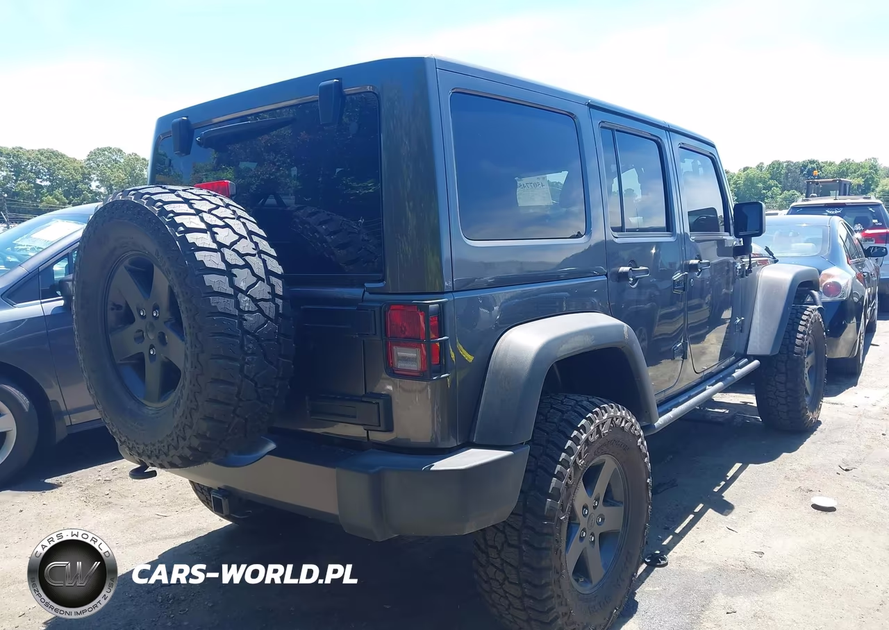 2016 Jeep Wrangler Unlimited Black Bear VIN:1C4BJWDG3GL178672 - 4