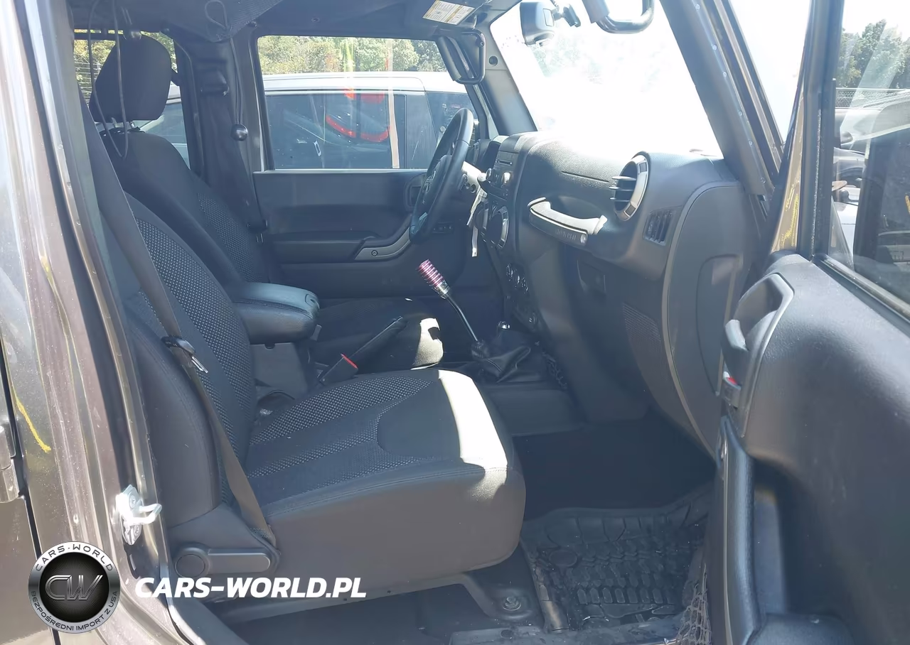 2016 Jeep Wrangler Unlimited Black Bear VIN:1C4BJWDG3GL178672 - 5