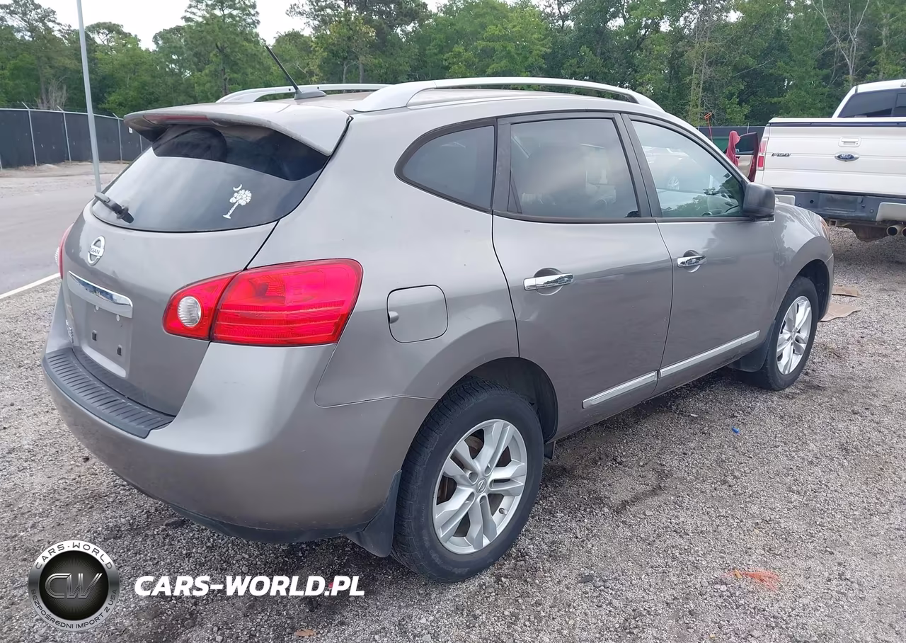 2015 Nissan Rogue Select S VIN:JN8AS5MT9FW661388 - 4