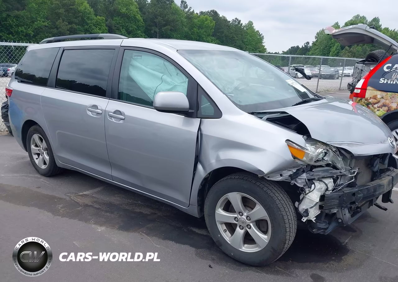 2015 Toyota Sienna Le 8 Passenger