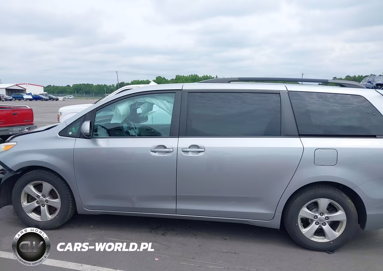 2015 Toyota Sienna Le 8 Passenger VIN:5TDKK3DC7FS582404 - 15