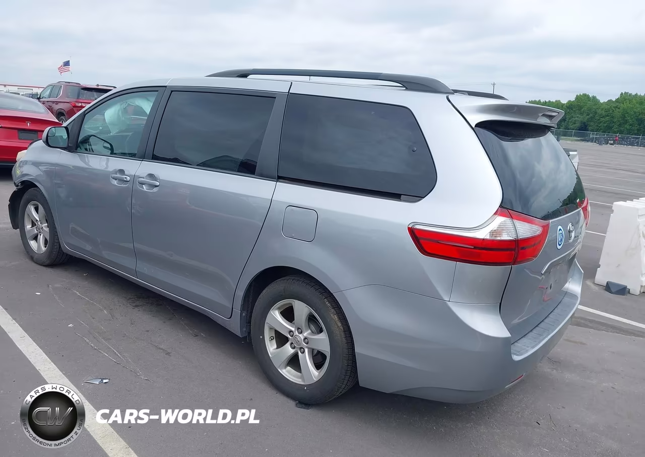 2015 Toyota Sienna Le 8 Passenger VIN:5TDKK3DC7FS582404 - 3