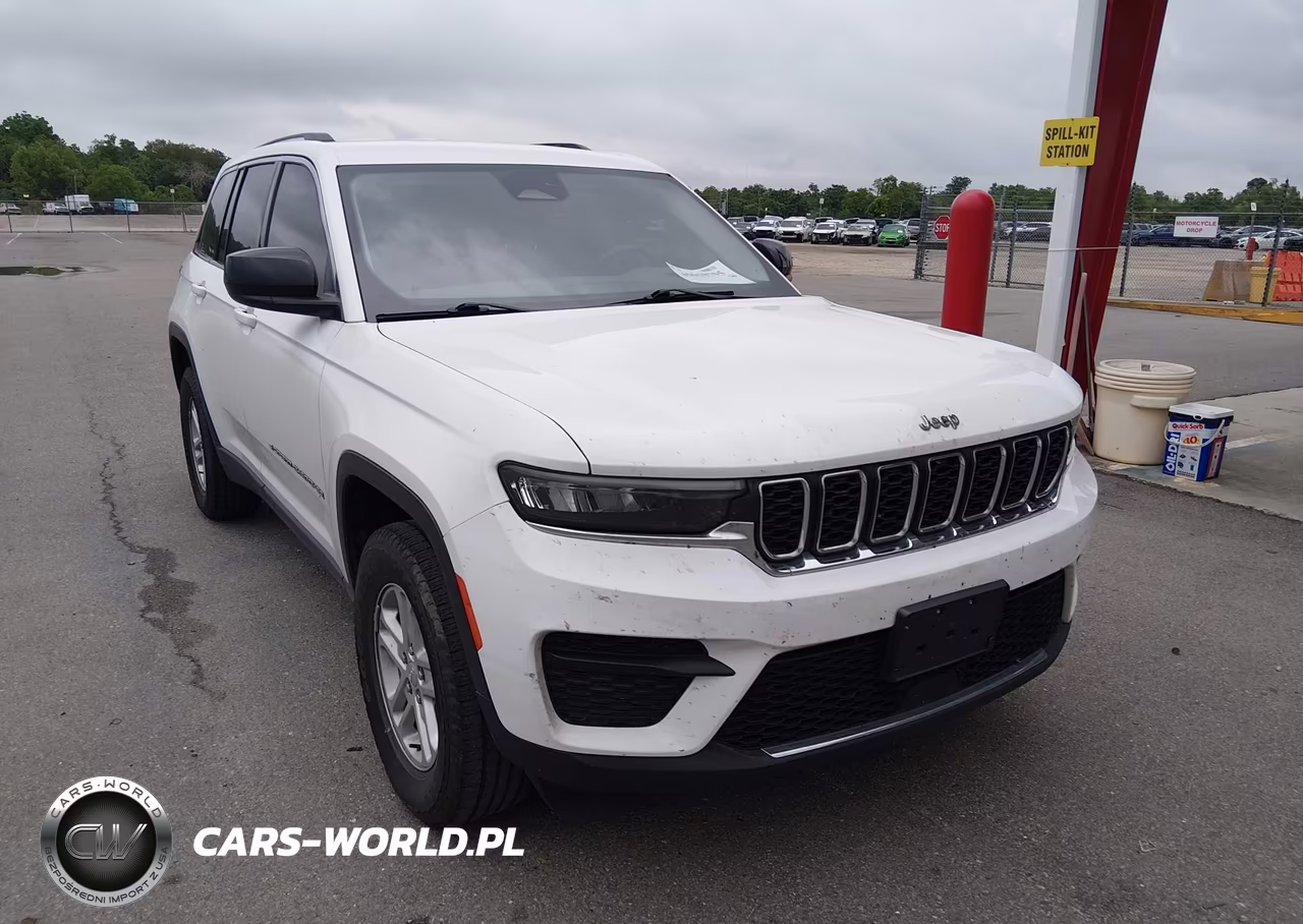 2023 Jeep Grand Cherokee Laredo 4X2