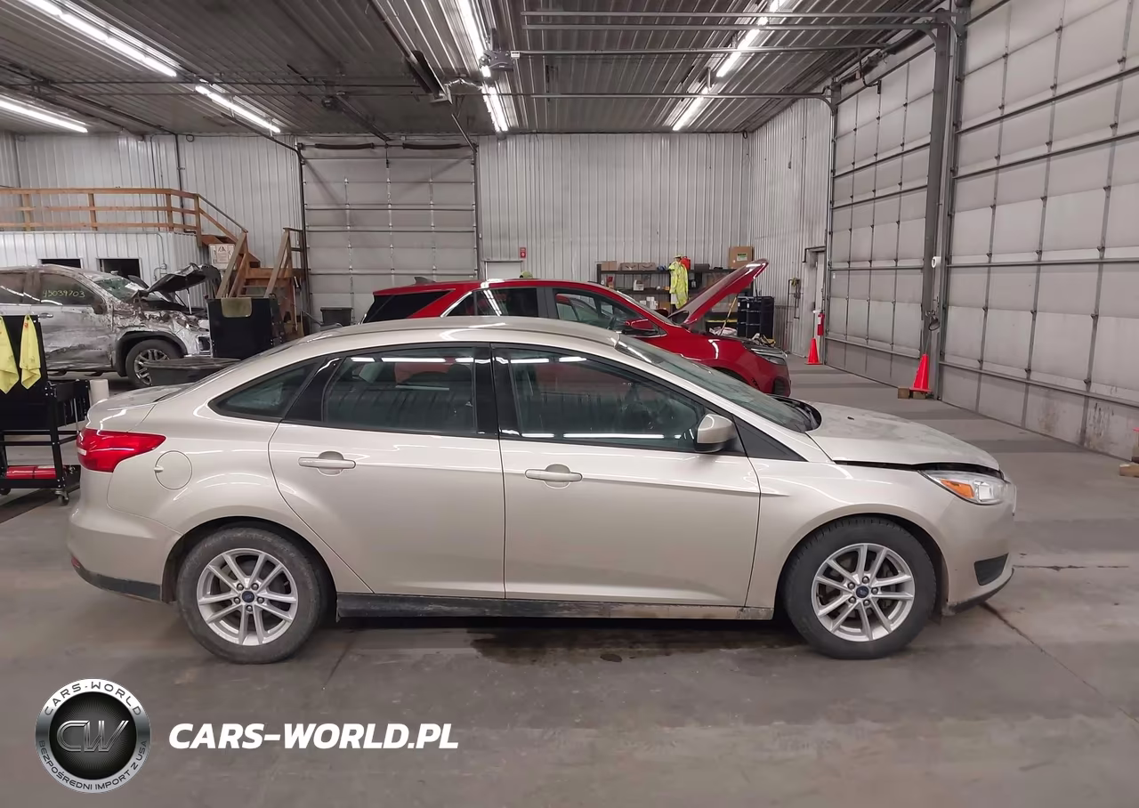 2018 Ford Focus Se VIN:1FADP3F26JL328441 - 14