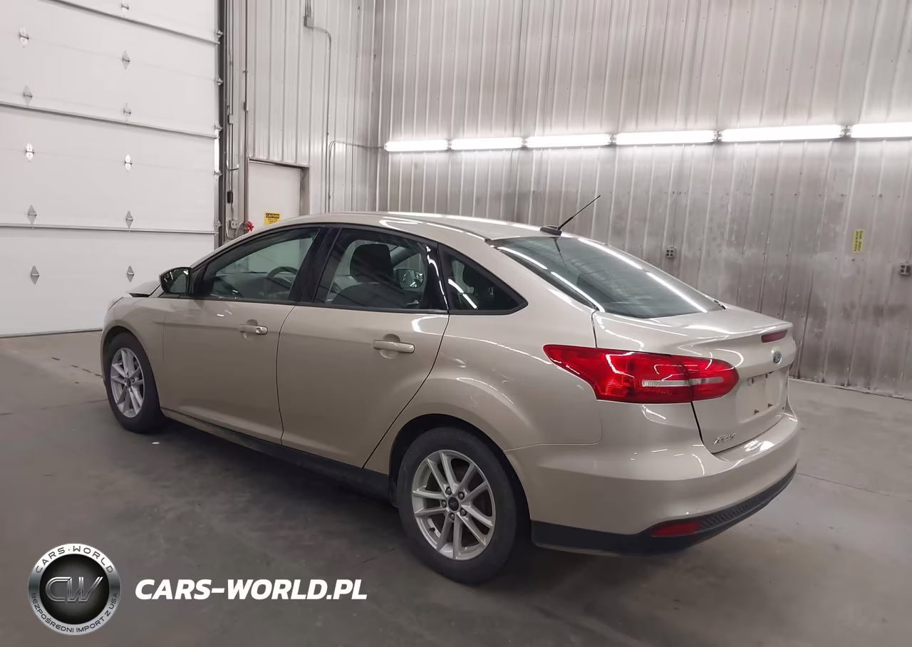 2018 Ford Focus Se VIN:1FADP3F26JL328441 - 3