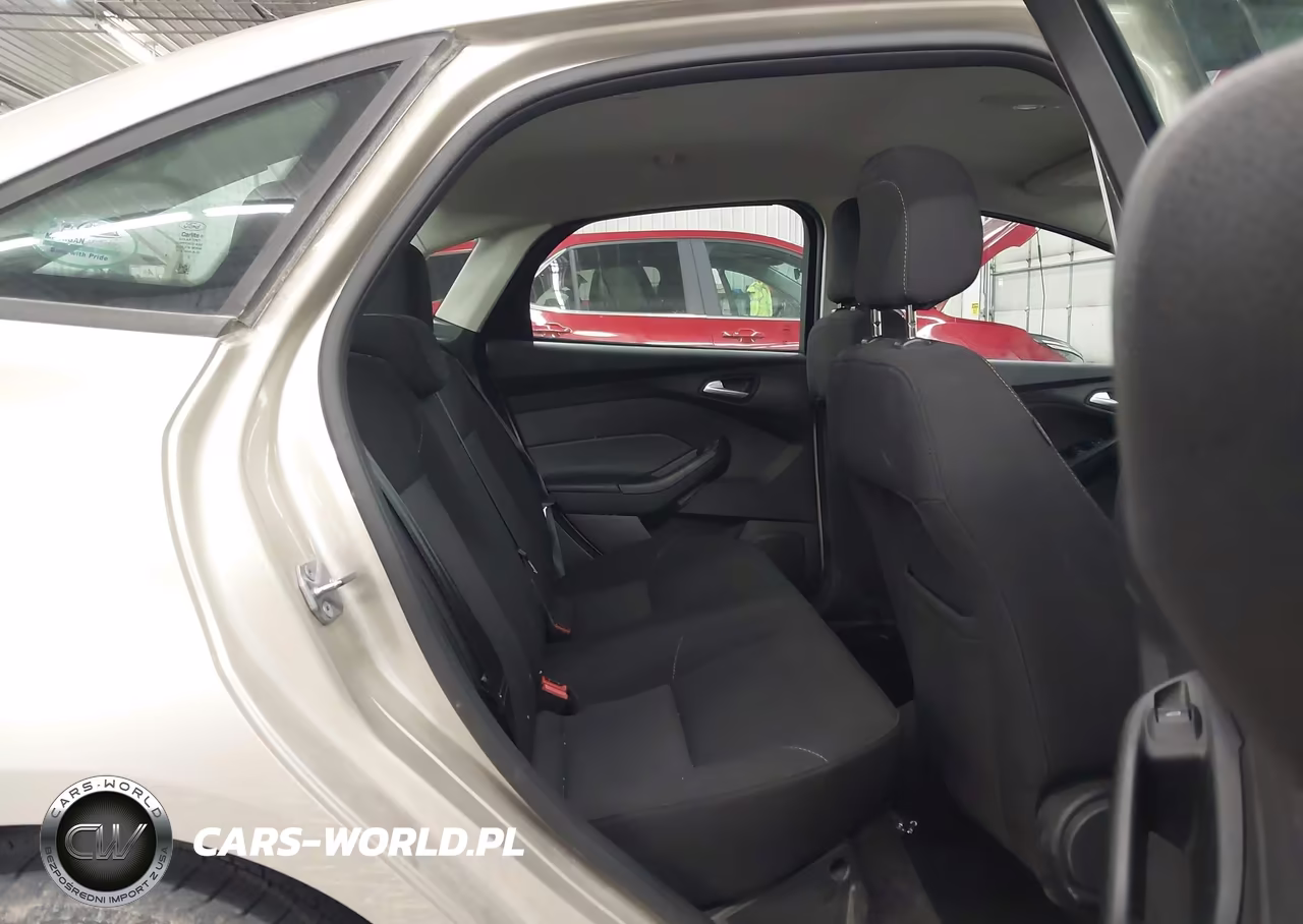 2018 Ford Focus Se VIN:1FADP3F26JL328441 - 8