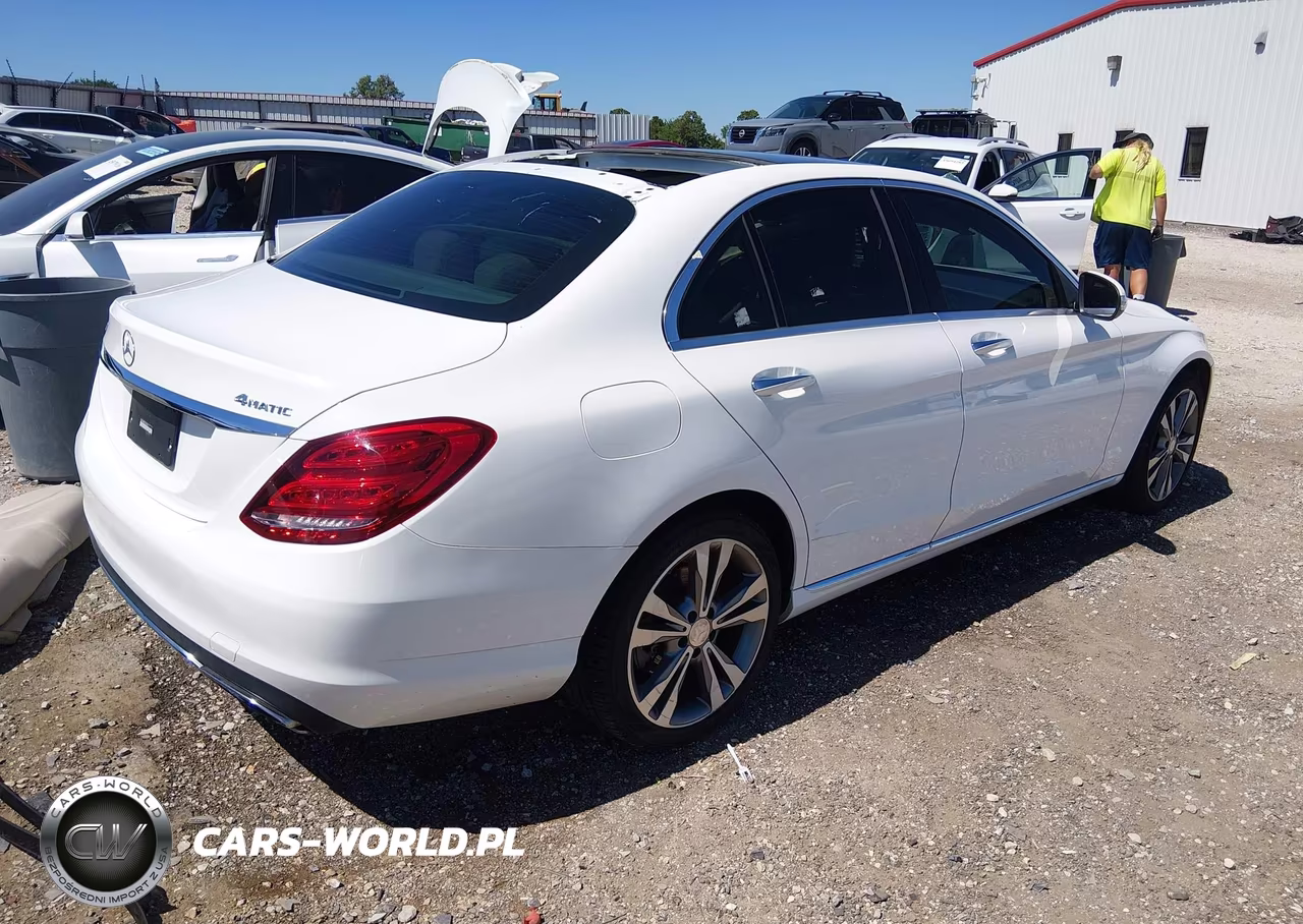 2015 Mercedes-Benz C 300 4Matic-Luxury 4Matic-Sport 4Matic VIN:55SWF4KB2FU040295 - 4