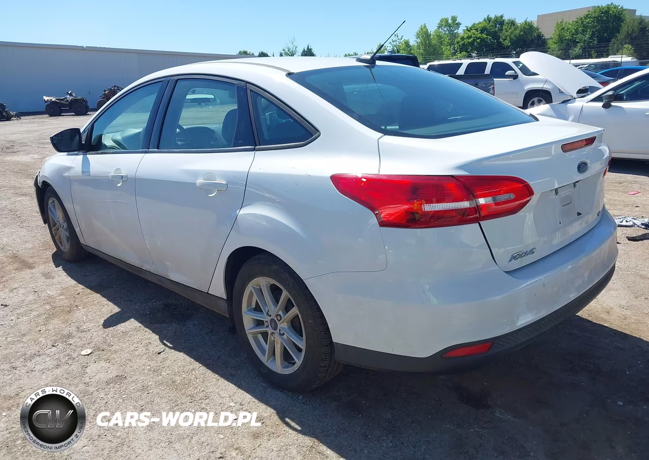 2018 Ford Focus Se VIN:1FADP3F22JL327318 - 3