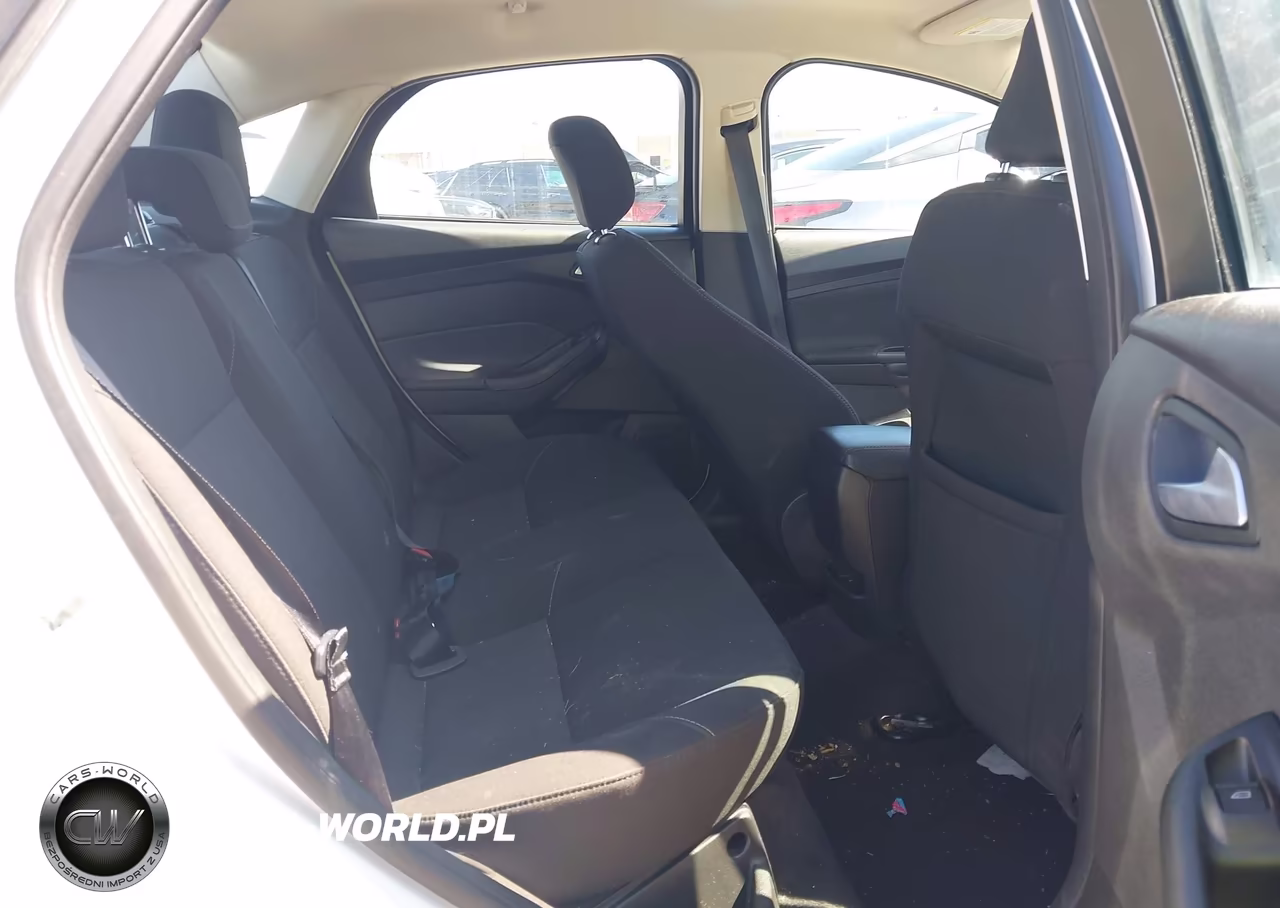 2018 Ford Focus Se VIN:1FADP3F22JL327318 - 8