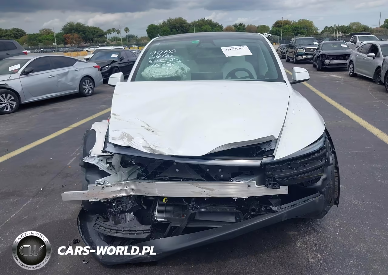 2026 Tesla Model Y VIN:7SAYGDED1TA580057 - 13