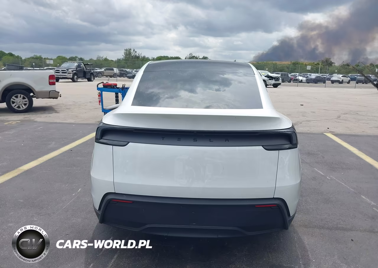 2026 Tesla Model Y VIN:7SAYGDED1TA580057 - 17