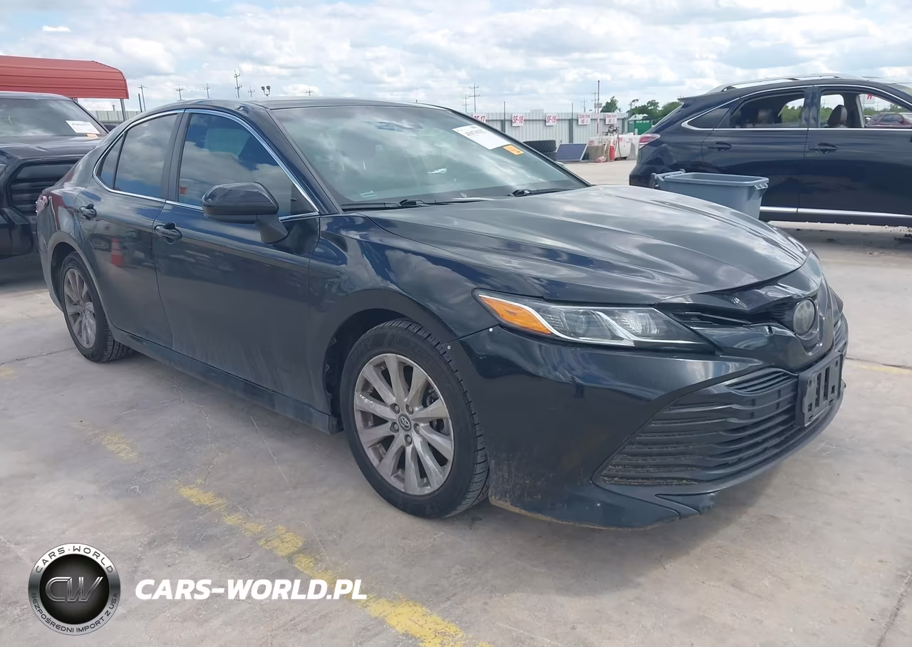 2018 Toyota Camry Le – zdjęcie 1 z 16