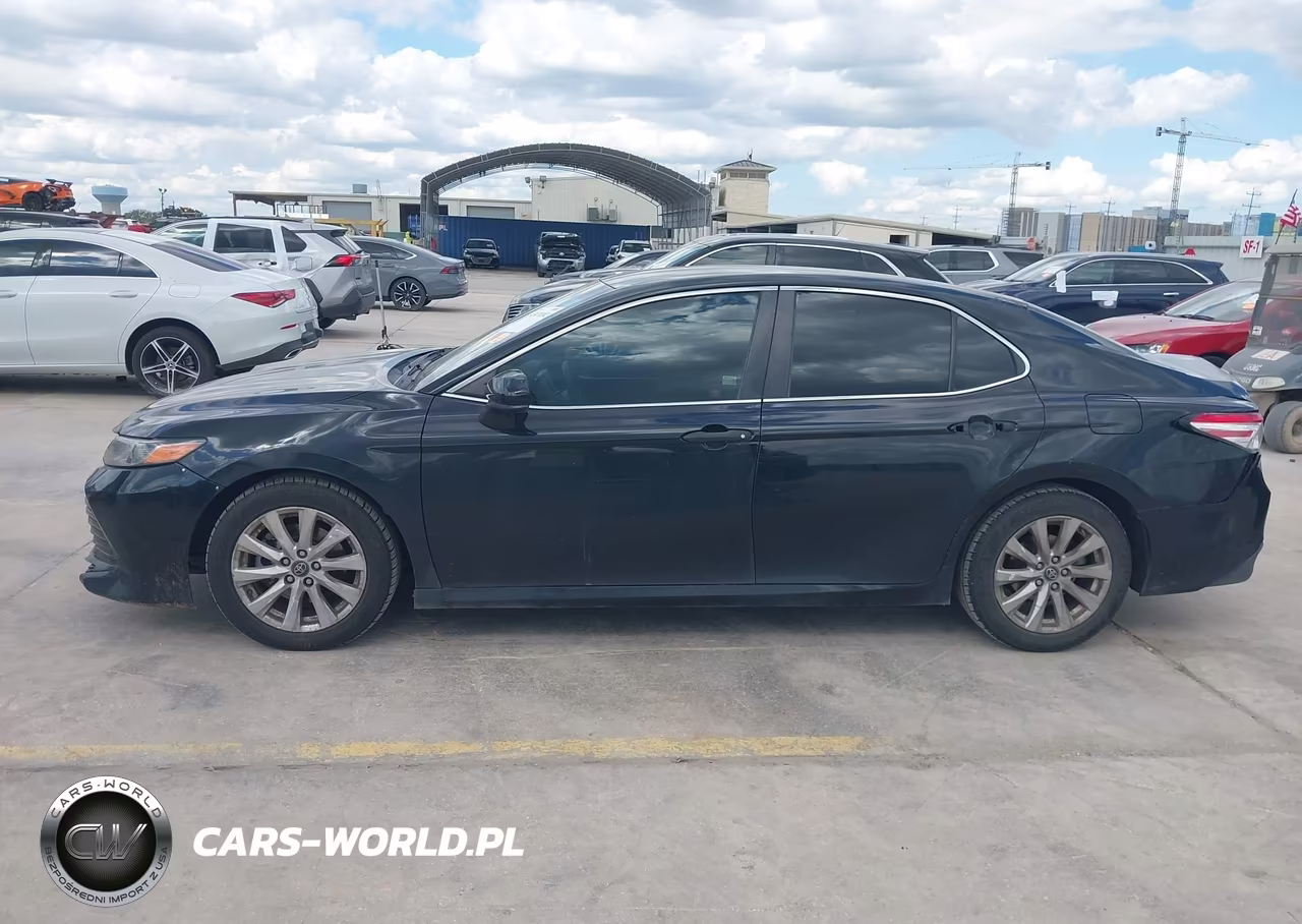 2018 Toyota Camry Le VIN:4T1B11HK2JU588541 - 14