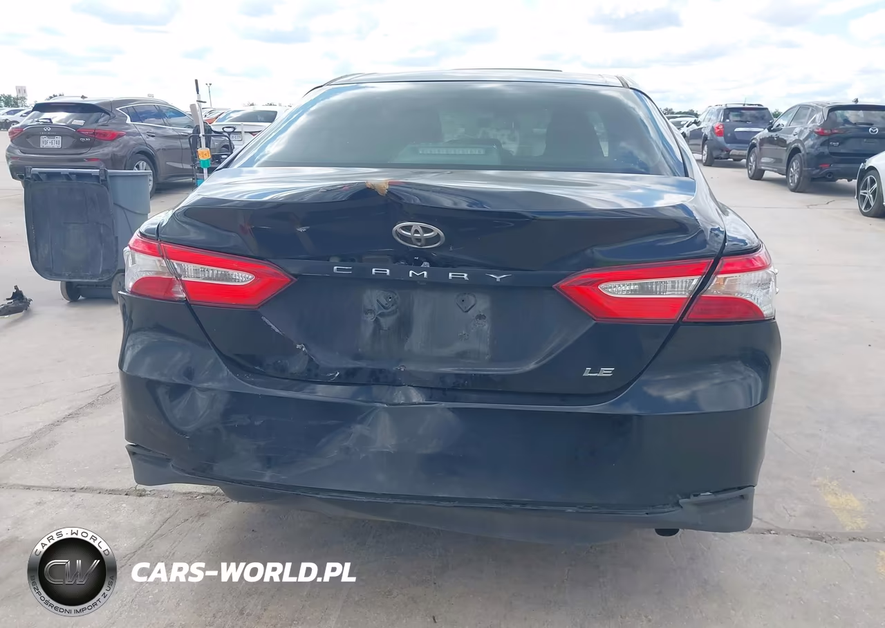 2018 Toyota Camry Le VIN:4T1B11HK2JU588541 - 16
